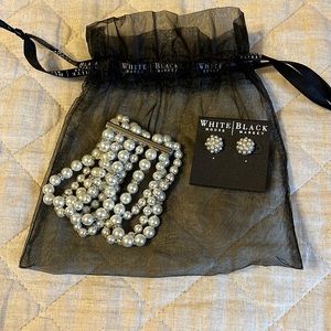 White House black market- jewelry set